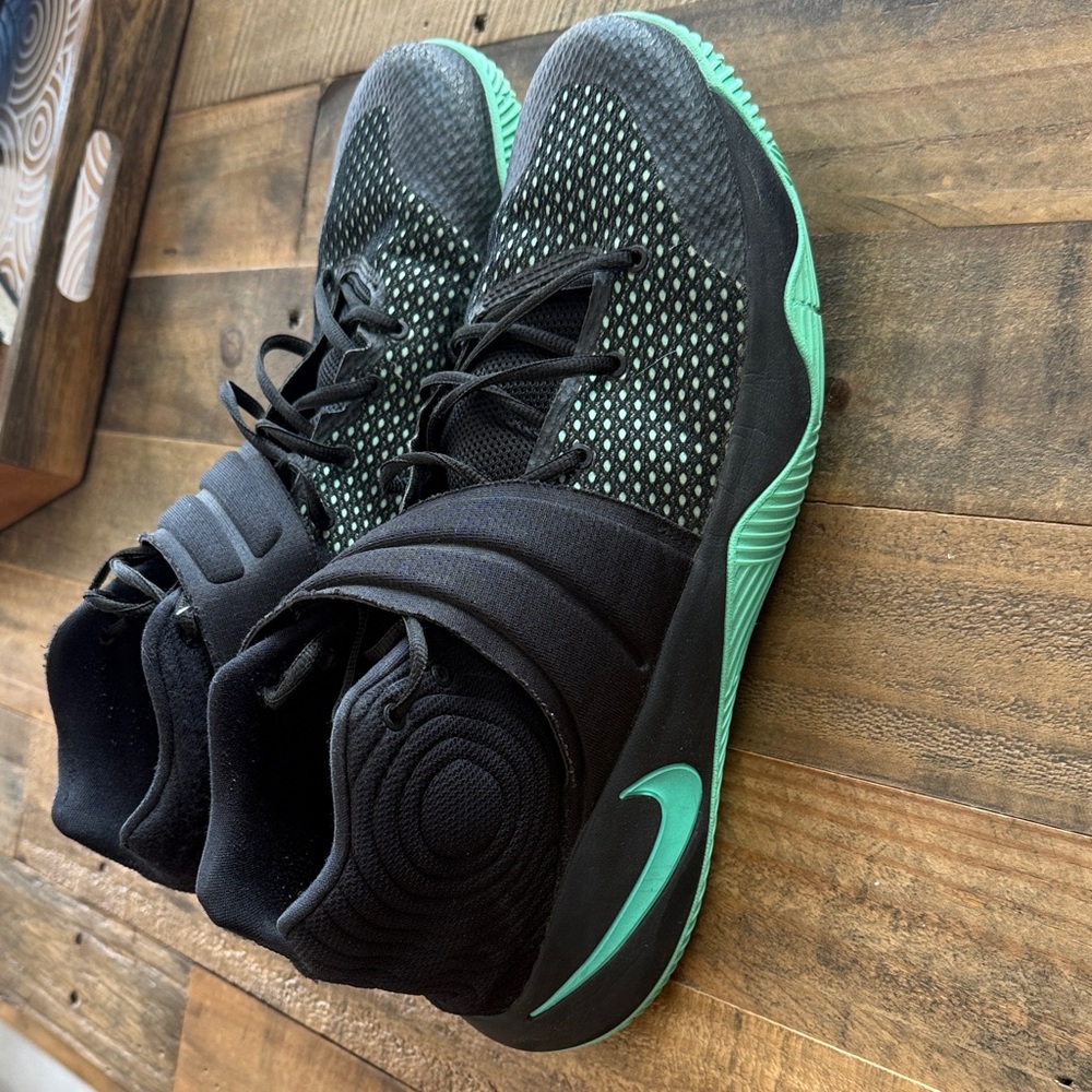 Nike Kyrie 2 “Green Glow”